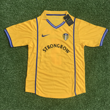 Load image into Gallery viewer, Retro Leeds United 1999/2000 Away
