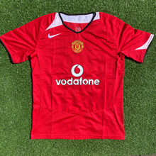 Load image into Gallery viewer, Retro Manchester United 2005/2006 Home
