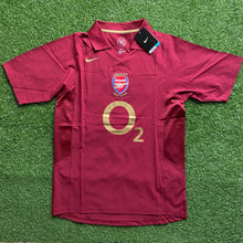 Load image into Gallery viewer, Retro Arsenal 2005/2006 Home
